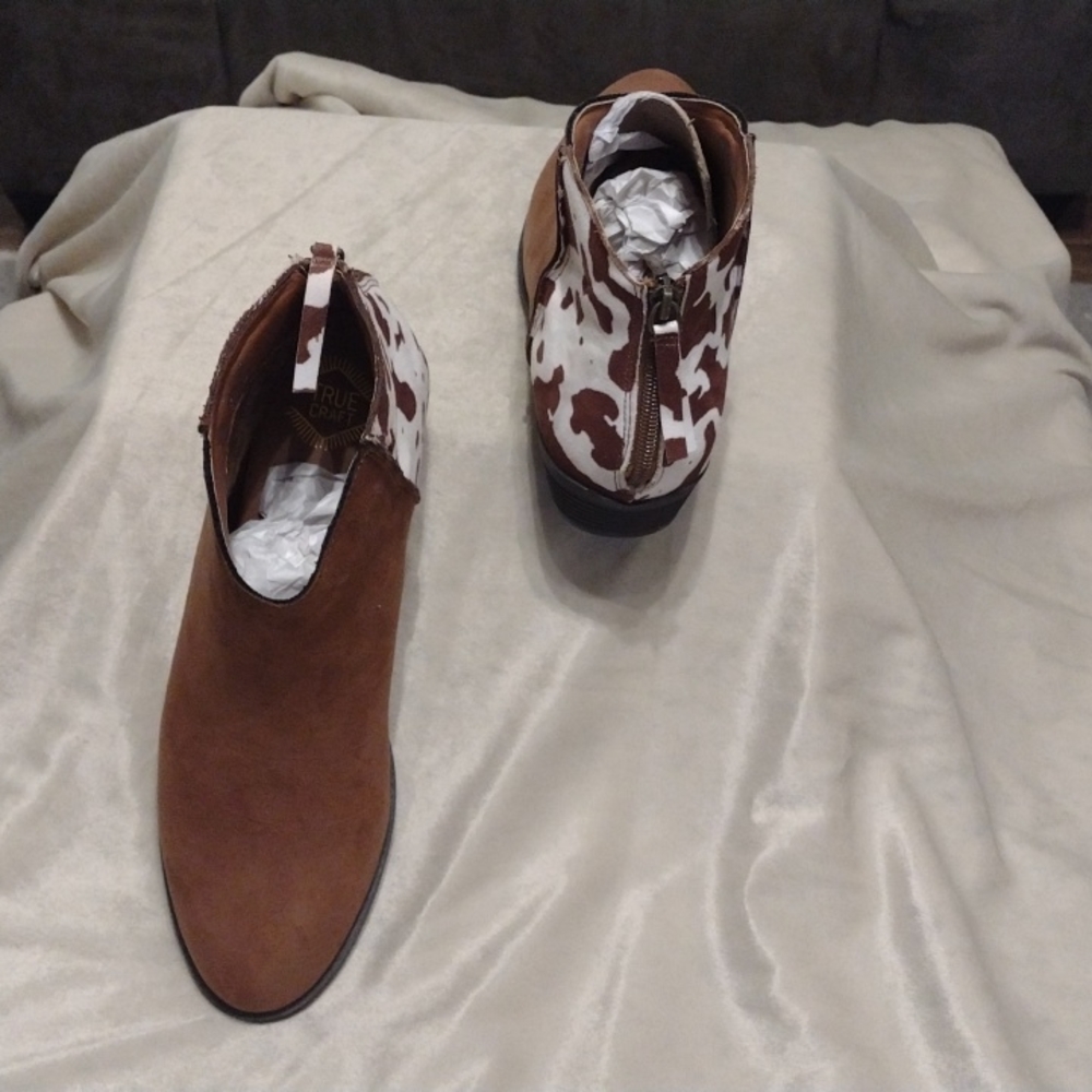 True Craft size 10 boots (New)